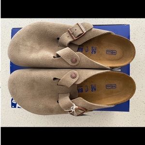 NWT Birkenstock Boston Clogs in Taupe